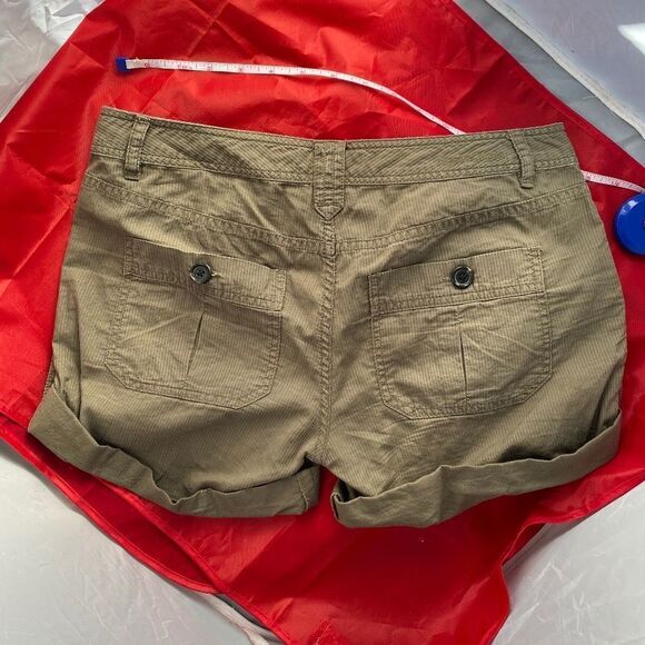 Martin & OSA Comfort Rolled Shorts — Size 2 - Picture 5 of 7